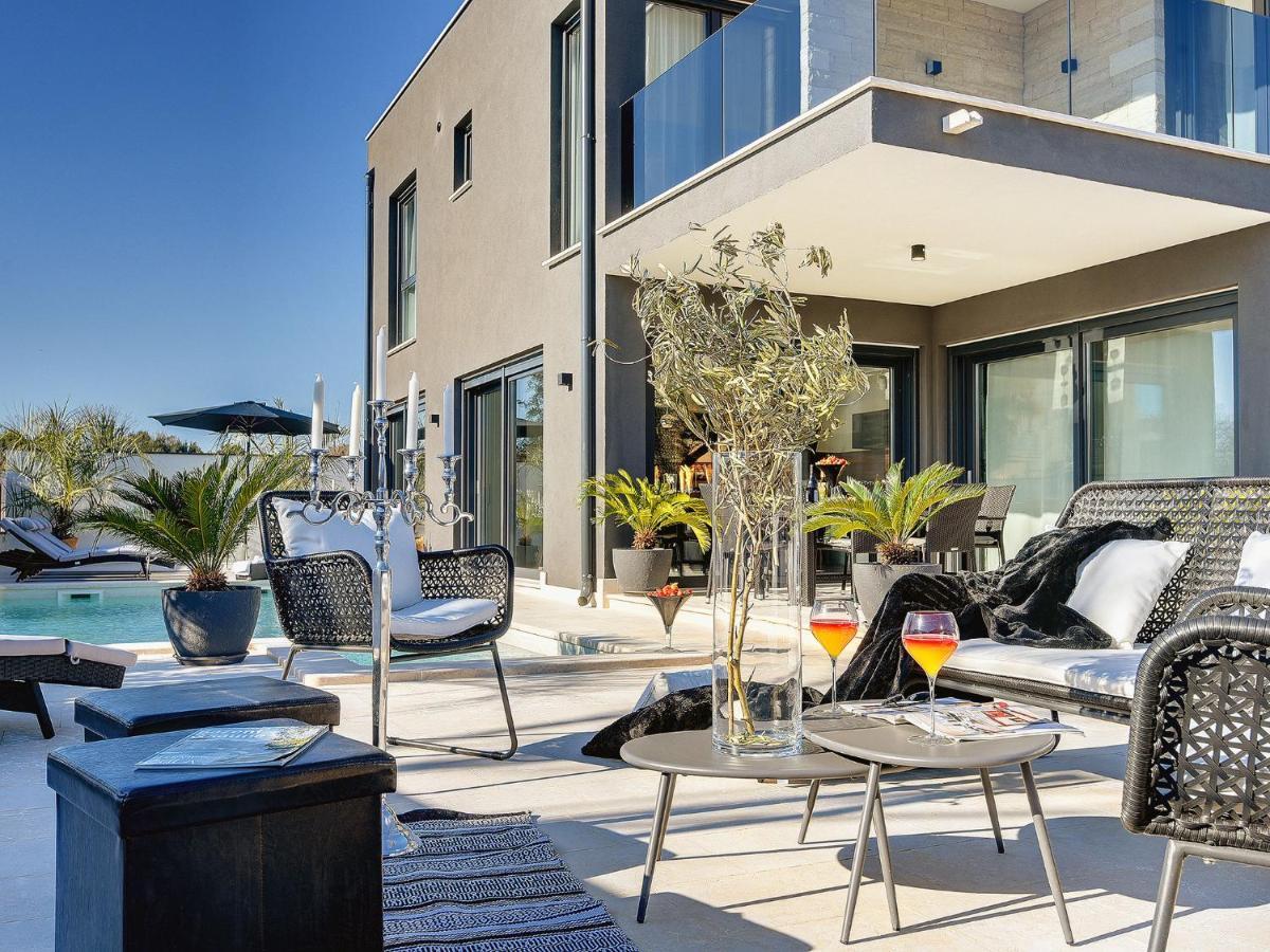 Luxurious In With Pool Vila