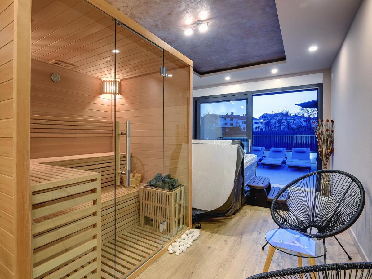 Luxurious In With Pool *