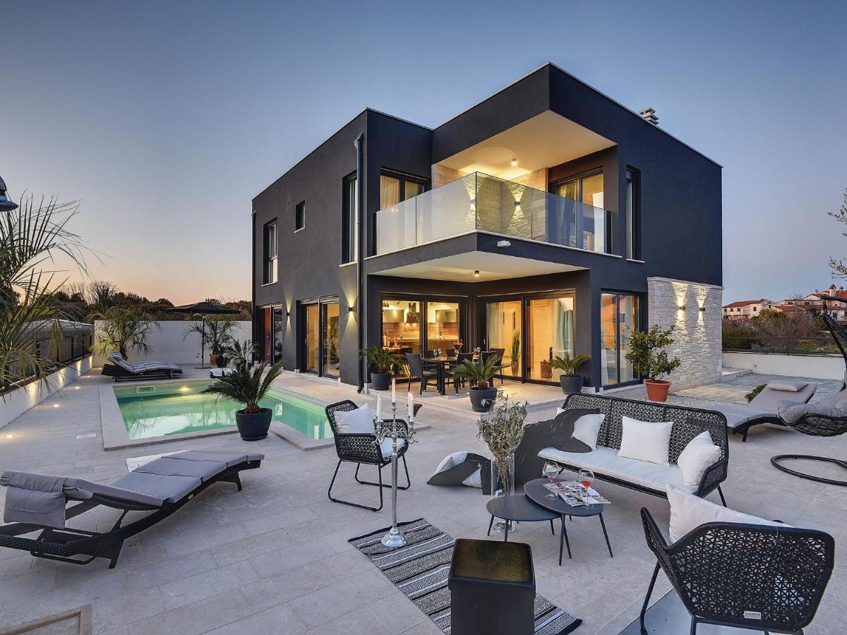 Luxurious In With Pool * Rovinj