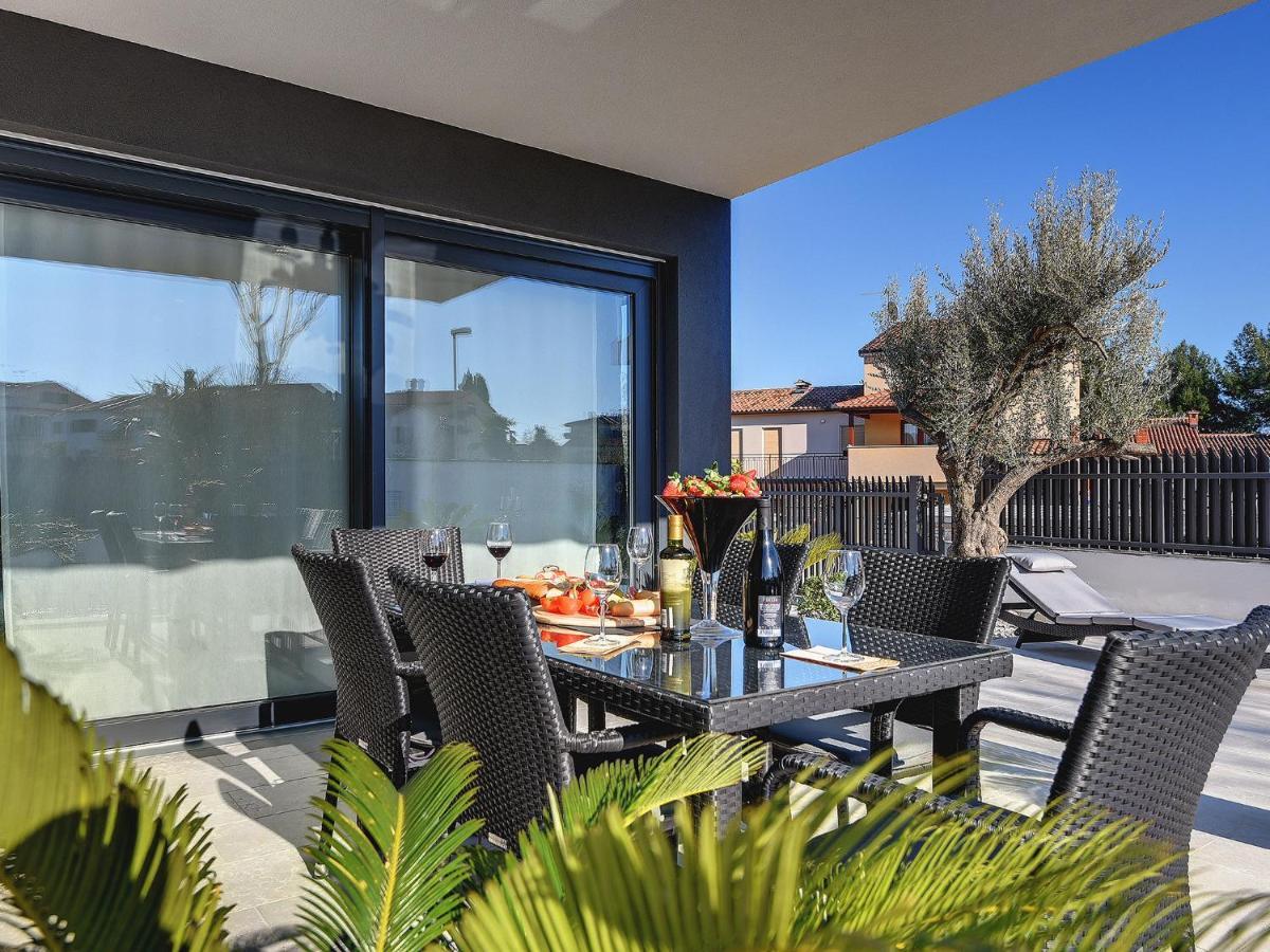 Vila Luxurious In With Pool *