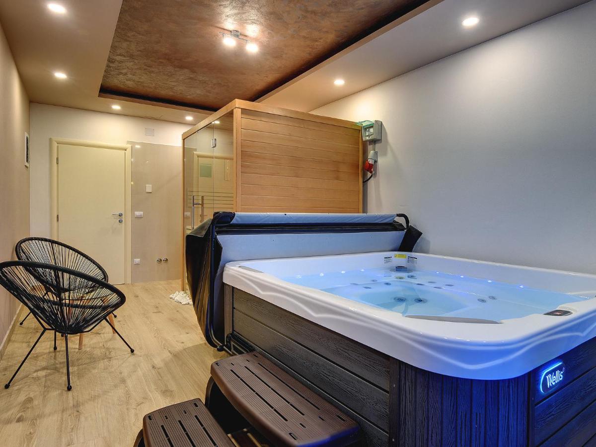 Luxurious In With Pool Rovinj