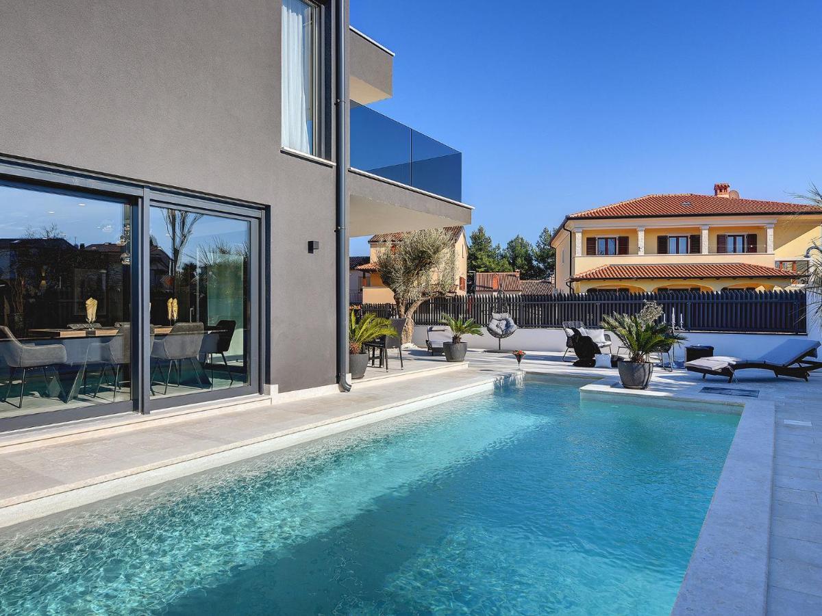 Luxurious In With Pool Villa *